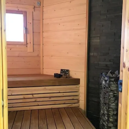 A Cozy House With A By The River Huvilat