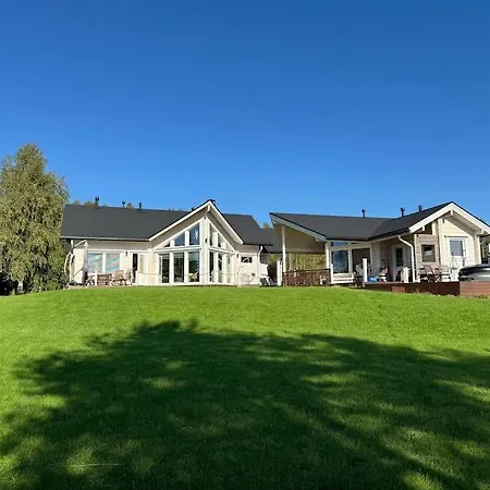 A Cozy House With A By The River Huvilat *